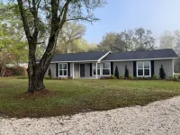Peaceful Fairhope Retreat-large home on 1 acre lot!