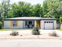 The Yellow Door- Close to I-40, Garage, B-ball Court, Fire-pit and Grill - บูติค