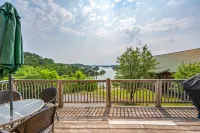 Unforgettable Sunrise View, Dual Living Spaces & on Douglas Lake by Pigeon Forge Hotels in Jefferson County