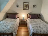 Lakeside Isbell Cottage and Isbellita Guest Cottage