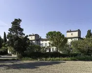 Cottage for 4 people at Domaine de la Forçate with swimming pool in the park.