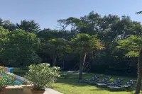 Cottage for 4 people at Domaine de la Forçate with swimming pool in the park.