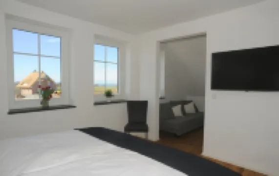 Modern vacation home near the beach (700m) and direct lake view