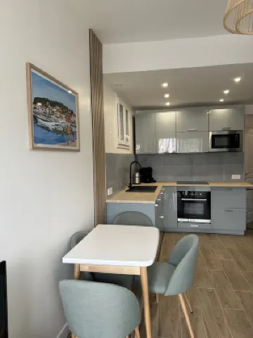 Appartement 4 Personnes AU Port ET A 2 Minutes DE LA Plage Hotels in Saint-Mandrier-sur-Mer