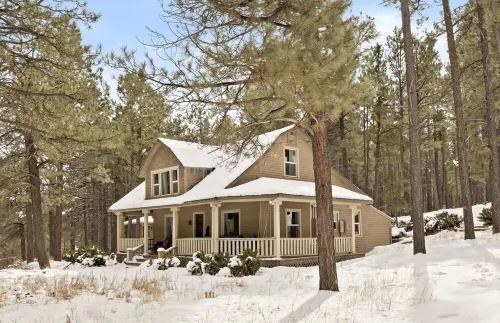 Serene Historic Cottage: Mountain Views, Hot Tub, Fire Pit, Fireplace, Snowbowl