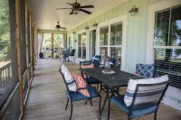 Lake Therapy, Cottage on the Water with Wifi!