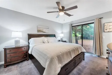 Cozy Pinehurst Retreat w/ Wood Burning Fireplace Отели в г. Пайнхерст