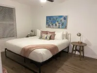 Modern Top Floor Rental Unit near Anna Maria Island Hotel in zona Dancing Crane Gallery