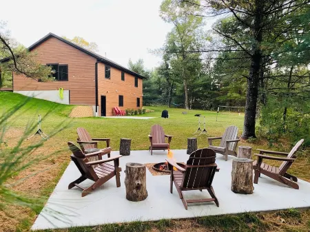 Bear Paw Lodge • Luxury Cabin • Game Room • Fire Pit