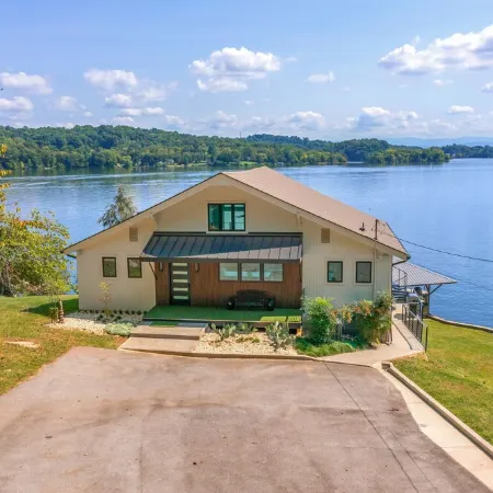 Lavish Lake Getaway W/18 Views+ Boat Dock