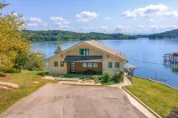 Lavish Lake Getaway W/18 Views+ Boat Dock 이글튼 공원 주변 호텔