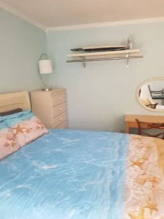 Private Room Minutes away from the beach and downtown.