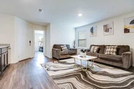 3BR Moments from Goodfellow AFB! Отели рядом с достопримечательностью «Интернешнел Уотерлили Коллекшен»