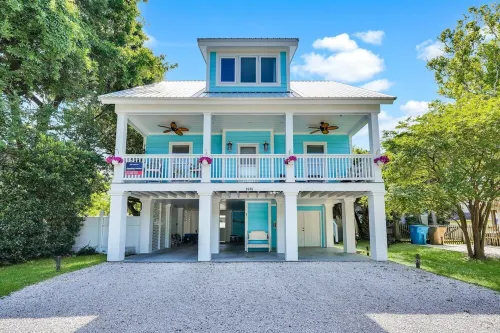 Relax and Recharge: Spacious 3-Suite Home in Tybee Island,  Short Walk to Beach!