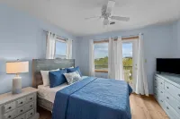 Renovated, Pet-Friendly,  with HOT TUB - Highly Walkable Location