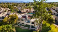 Resort-Style Biltmore Townhome: Pool, Tennis, Jacuzzi, Pickleball, Gym— Away Các khách sạn gần Piestewa Peak