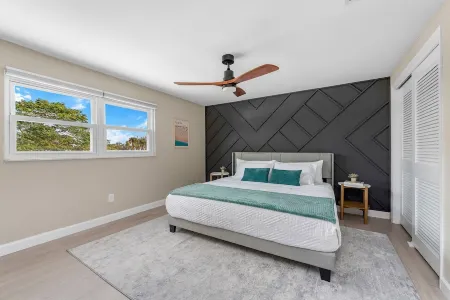 -NEW- Relaxing & Fun Escape in Perfect Location w/ Firepit, Mini Golf, & Pool