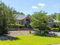 Large House w/ Private pool - perfect for Golfing Groups (12) beds Hotéis em Pinehurst