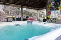 3 BR house with hot tub near Lexington and surrounding attractions!