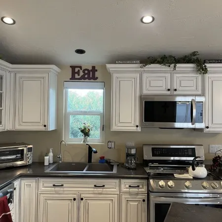 Snowbirds! Age 55+ Gated community. Pool. Jacuzzi. Pickle Ball