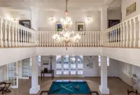 Villa Petrone | Luxury Four Seasons-Jacuzzi&Pool
