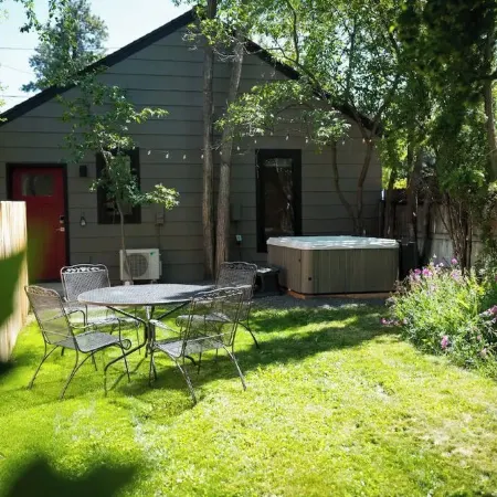 Downtown Bend Vacation Cottage