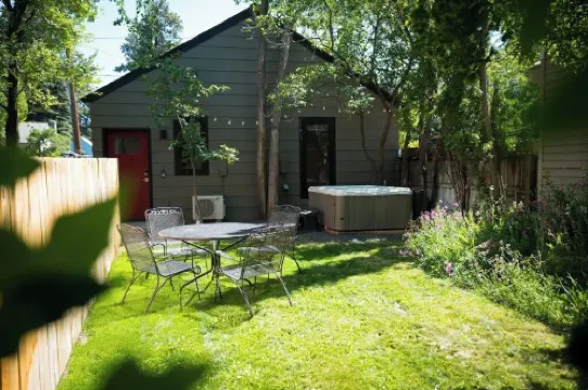 Downtown Bend Vacation Cottage