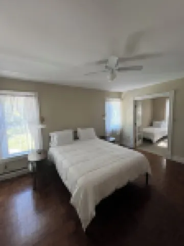 GREAT FOR FAMILIES! 3 MINUTE WALK TO MAIN STREET & 1 MILE FROM WINDHAM SKI MT.