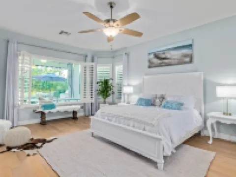 Lakefront!FREE Heated Salt water Pool, Spa! Boat! Kayak! Arcades!EV charger. Hotels in Sun Lakes