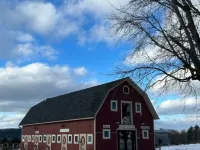 The Greenstone House in Vermont’s Northeast Kingdom! Hotels in Burke