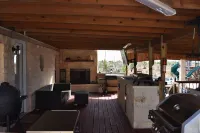 Serene Escape Villa: Pool, Hot Tubs, Games, Sauna, & Steam Room & much more fun!