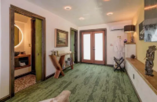 Farmhouse Suite at Haus of Taylor Hotels in Southern