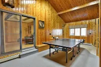 Family Retreat with Privacy and Comfort on Middle Eau Claire Lake. Fast Wifi! Các khách sạn ở Barnes