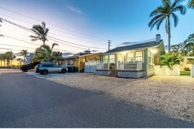 Cheerful bungalow in Anna Maria island