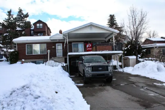 Updated Basement Apartment with Hottub & Incredible City View