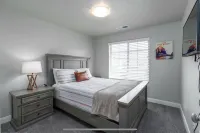 Spacious 3Br/8 Beds, Garage, Wifi, Close to Pool, Centrally Located, Family Fun