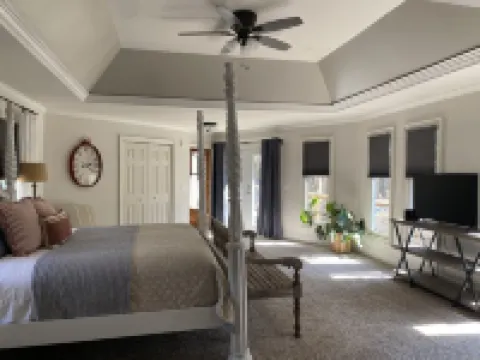 Lakefront Cabin on West Point Lake, Private Dock, Fire Pit! Near Lagrange チェンバースのホテル