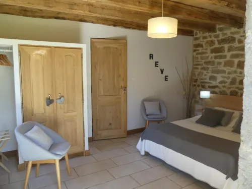 Quercy cottage, contemporary charm, great comfort, garden with natural swimming pool