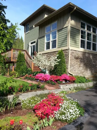 Spacious and quiet 5 bedroom home Отели в г. Кенмор