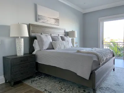 Waterfront 4/3 Townhouse with Pool, Steps to the #1 Beach 샌드 케이 공원 주변 호텔