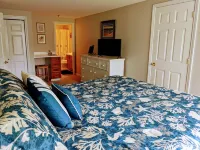 Unique Waterfront Condo at the Boatyard! Hotels in Kennebunk