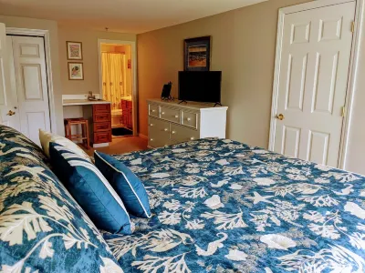 Unique Waterfront Condo at the Boatyard! Hotels near Mother's Beach