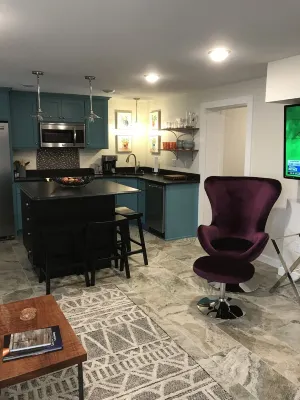 Mayberry & Main - 'The Mayberry Suite' Hotels in Mount Airy