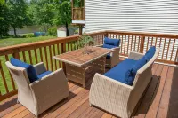 Luxe Waterfront Retreat w/ Infrared Sauna & Red Light. Near New Paltz