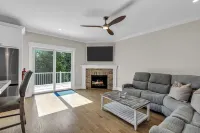 1 Block 2 Beach, Steps to Town, Linens/towels incl