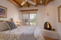 Authenitic Santa Fe Casita~Walk to Downtown, Kiva Fireplaces and Mountain Views