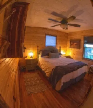 Cabin in the heart of the Ozark National Scenic Riverway!