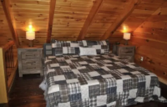 Amazing Views! Hot Tub!! Minutes from the Gorge!!!