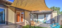 \*DISCO DEN*/ All New Funky 70s Pad w/ Hot Tub!