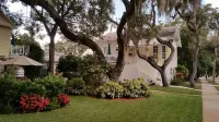 Cozy Carriage House on Spring Bayou Các khách sạn gần New Beginning Oneness Center